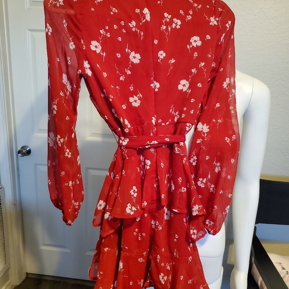 NWT Von Maur Red Whote Floral dress small